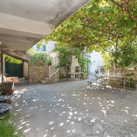 Apartment Dvori Sutivan