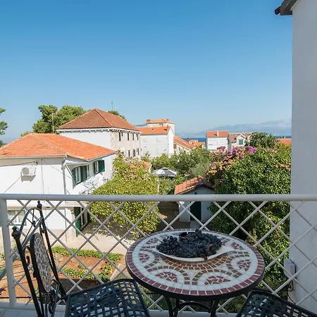 Dvori Apartment Sutivan