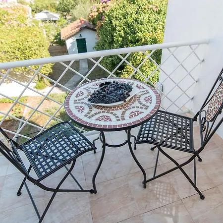 Apartment Dvori *