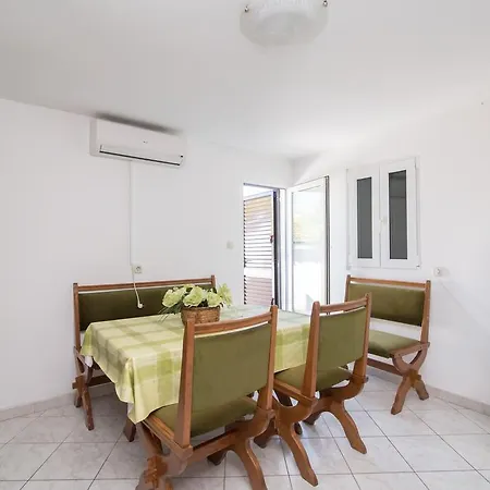 Apartment Dvori *