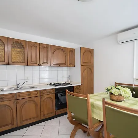 Dvori Apartment