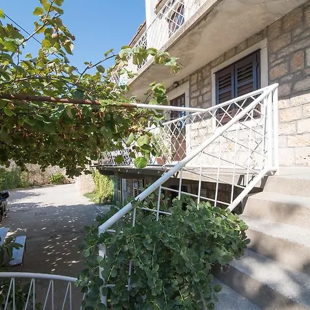 Dvori Apartment