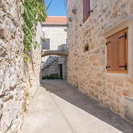 Dvori
